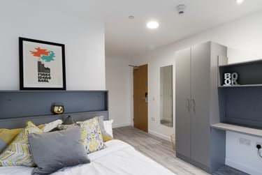 Sky View Plus En Suite at Oldway Centre, 39 High Street, City Centre, Swansea, SA11LA - Image 1